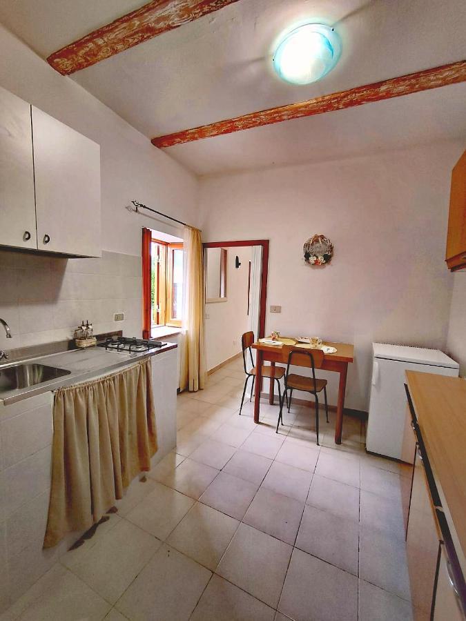 La Casa In Piazza Apartment Toffia Exterior foto