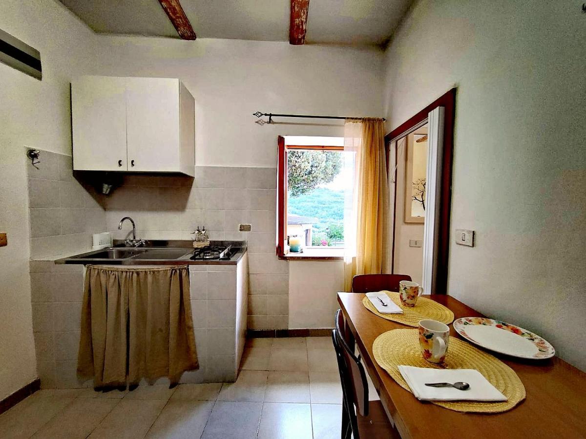 La Casa In Piazza Apartment Toffia Exterior foto