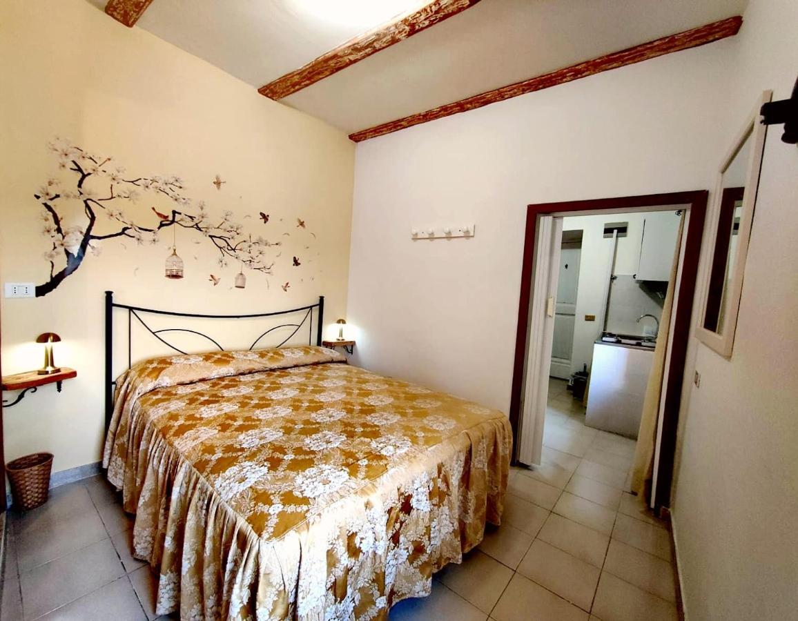 La Casa In Piazza Apartment Toffia Exterior foto