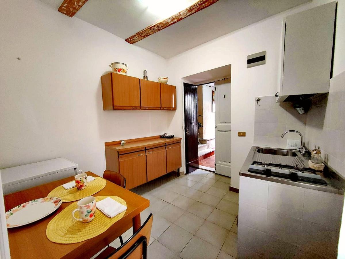 La Casa In Piazza Apartment Toffia Exterior foto