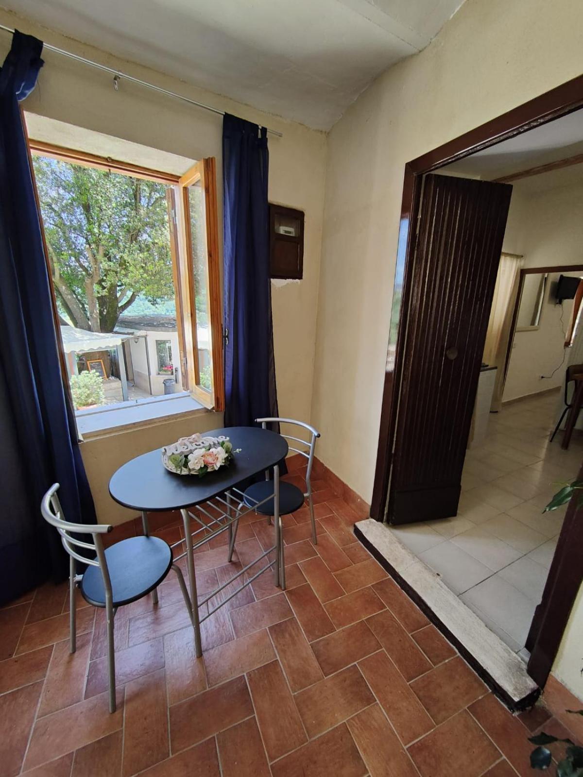 La Casa In Piazza Apartment Toffia Exterior foto