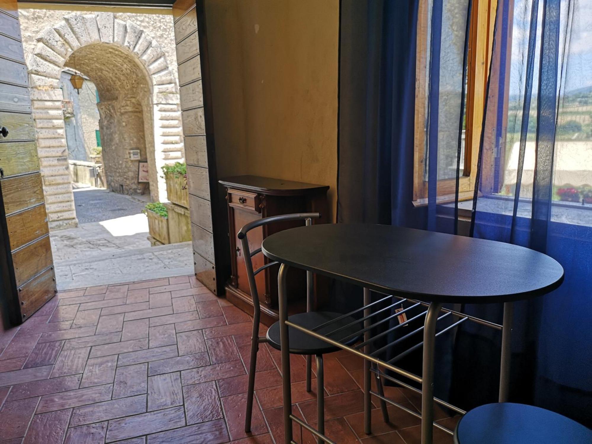 La Casa In Piazza Apartment Toffia Exterior foto